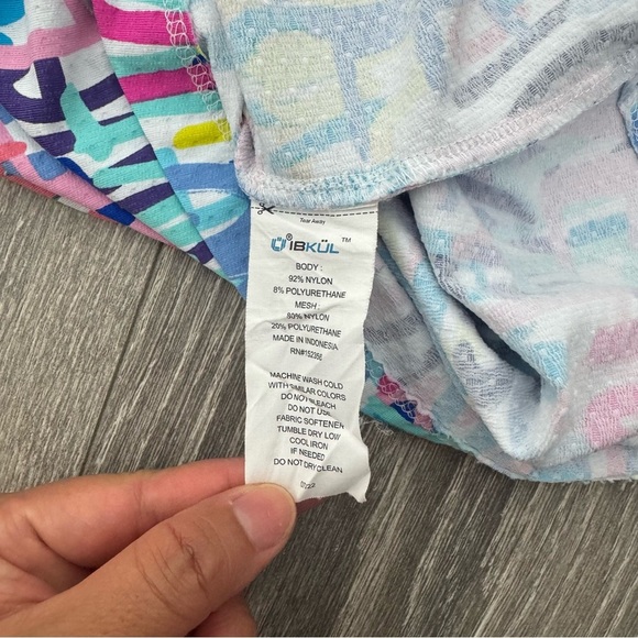 Ibkul Long Sleeve Zip Mock LIMITED EDITION SERIES AIMEE-HOT PINK/MULTI SPF 50 XS - Picture 5 of 10